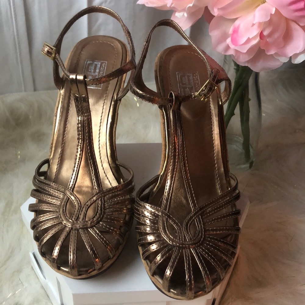 Metallic wedges - Picture 2 of 4